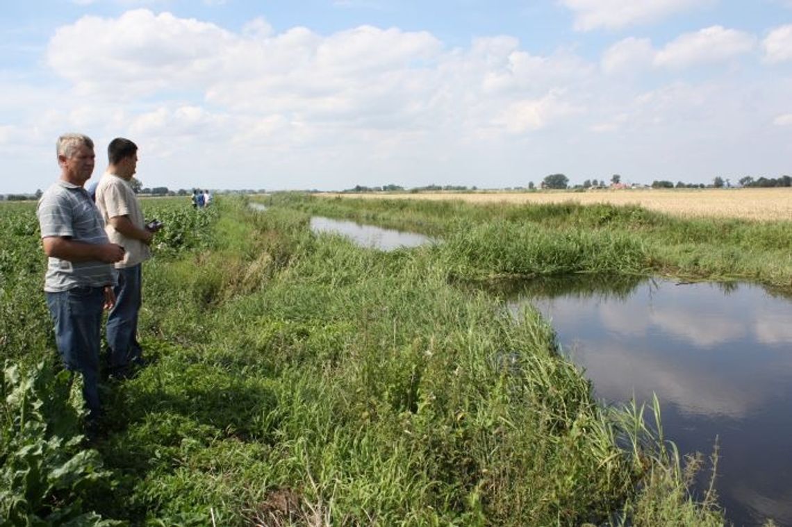 Zatory na rzecze. Woda nie odpływa z zalanych pól Zatory na rzecze. Woda nie odpływa z zalanych pól