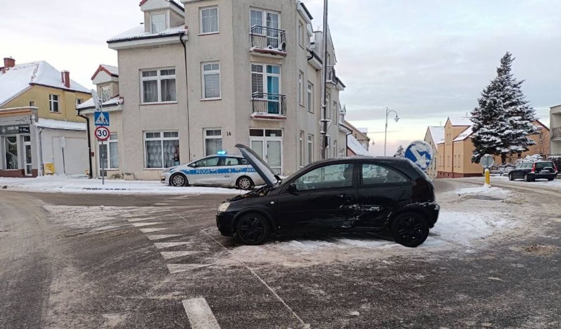 Zderzenie dwóch aut przy Żwirki i Wigury. Ranny kierowca trafił do szpitala