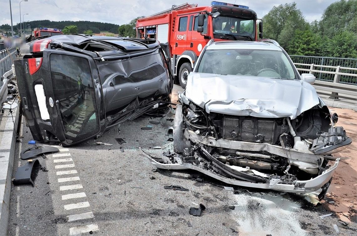 Zderzenie trzech samochodów na drodze Kwidzyn - Opalenie. Policja apeluje o rozwagę na drodze
