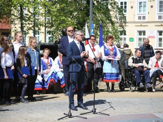 O inwestycjach zrealizowanych dzięki środkom unijnym mówił wiceburmistrz Piotr Widz. Fot. Mirosław Wiśniewski