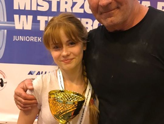 Julia Jurczyk, złota medalistka i rekordzistka Polski w kategorii wagowej do 43 kg. Zdjęcia: Zbigniew Lewicki 