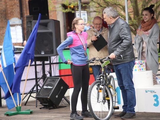 Startujący uczniowie mogli także wygrać nagrodę dodatkową, którą był rower górski. Fot. Mirosław Wiśniewski